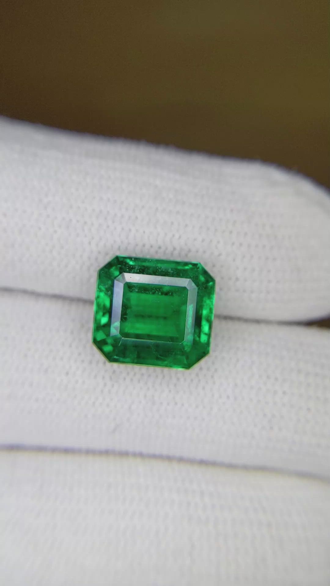5.32 Ct. Emerald from Zambia Size Video