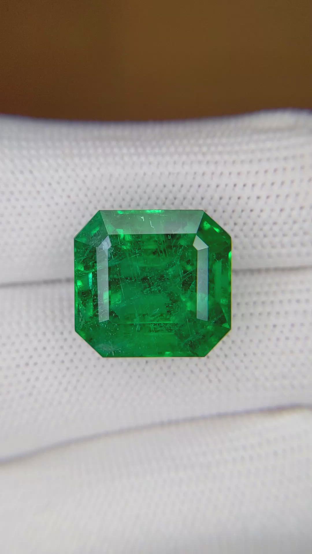 12.76 Ct. Emerald from Zambia Size Video