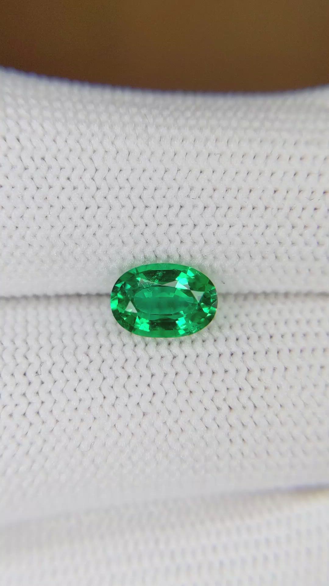 0.98 Ct. Emerald from Zambia Size Video