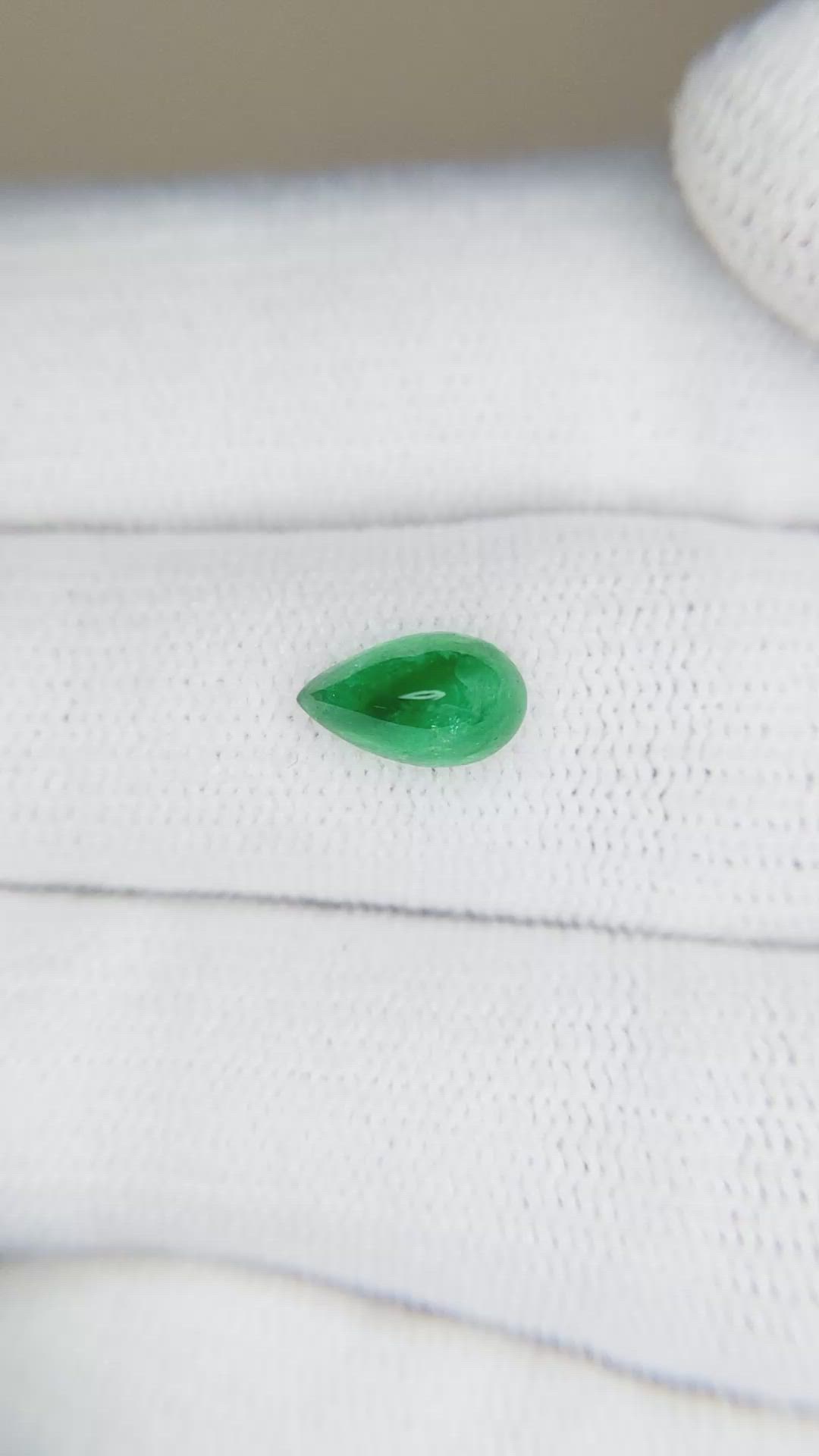 1.04 Ct. Cabochon Emerald from Pakistan Size Video