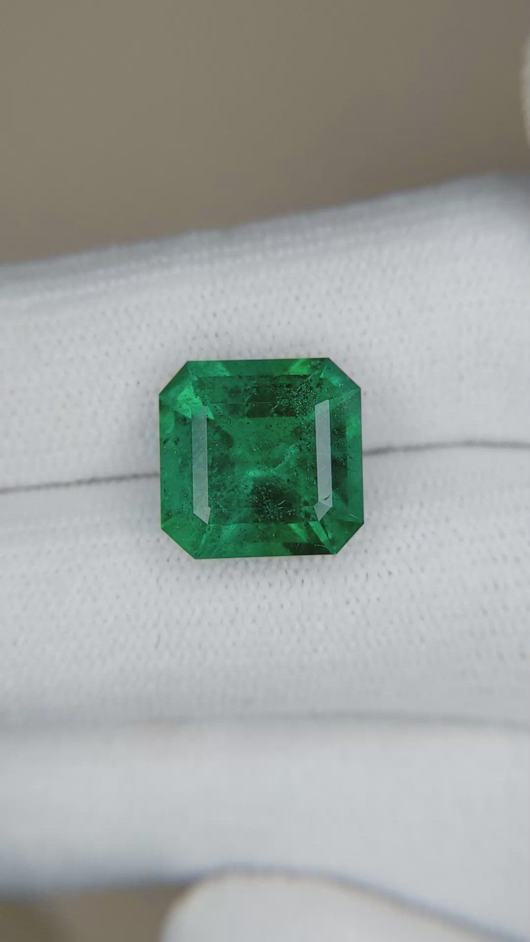 5.71 Ct. Emerald from Zambia Size Video