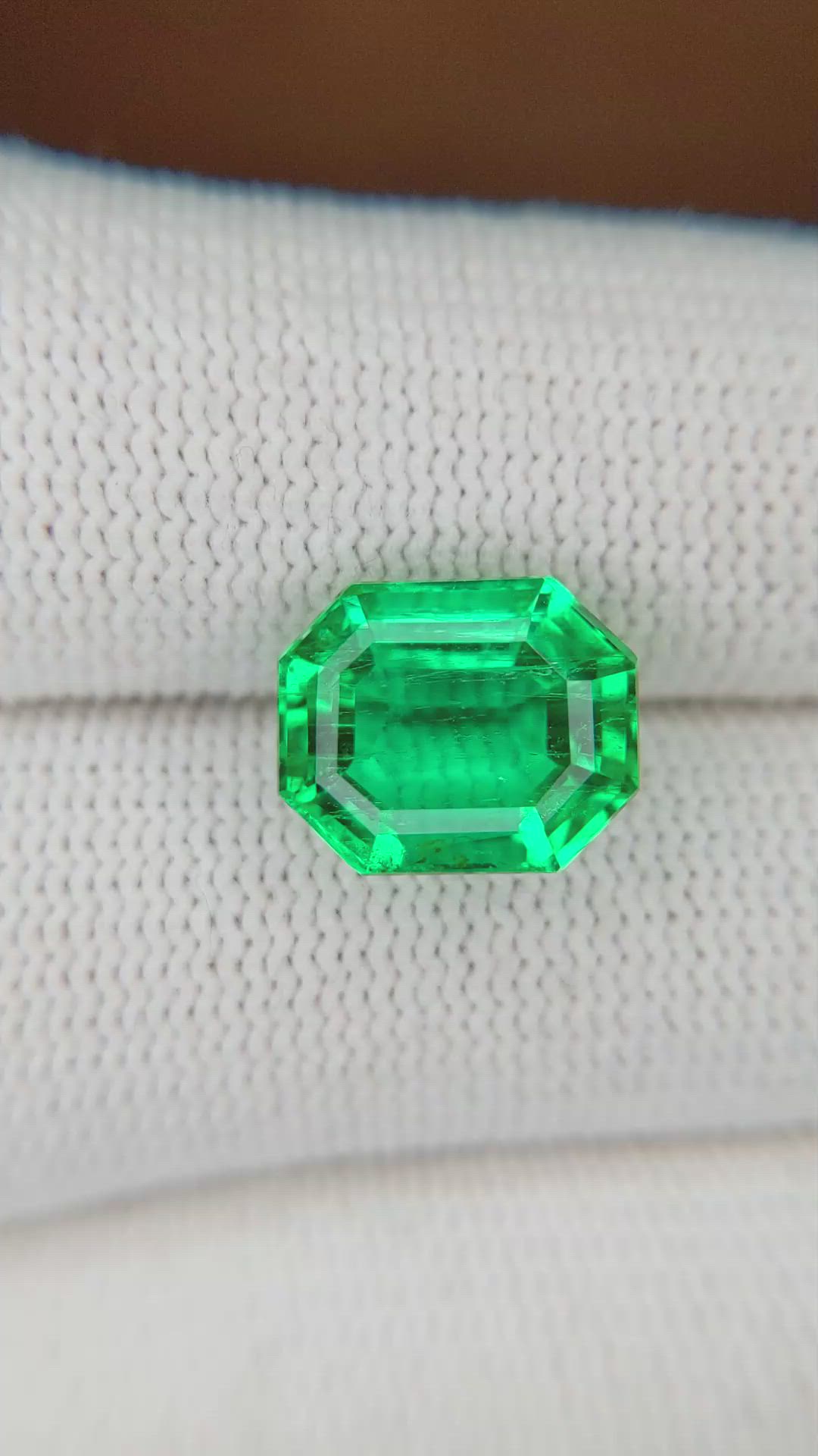 4.19 Ct. Emerald from Colombia Size Video