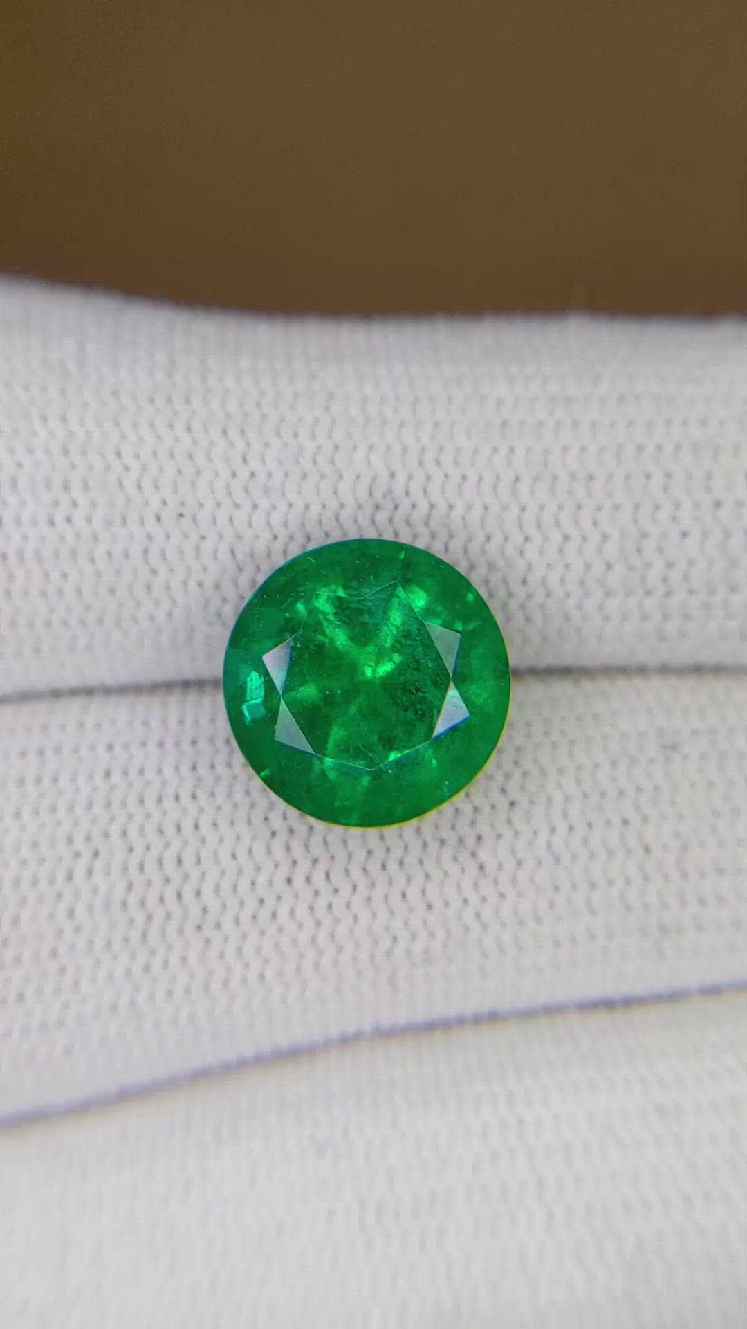 5.58 Ct. Emerald from Zambia Size Video