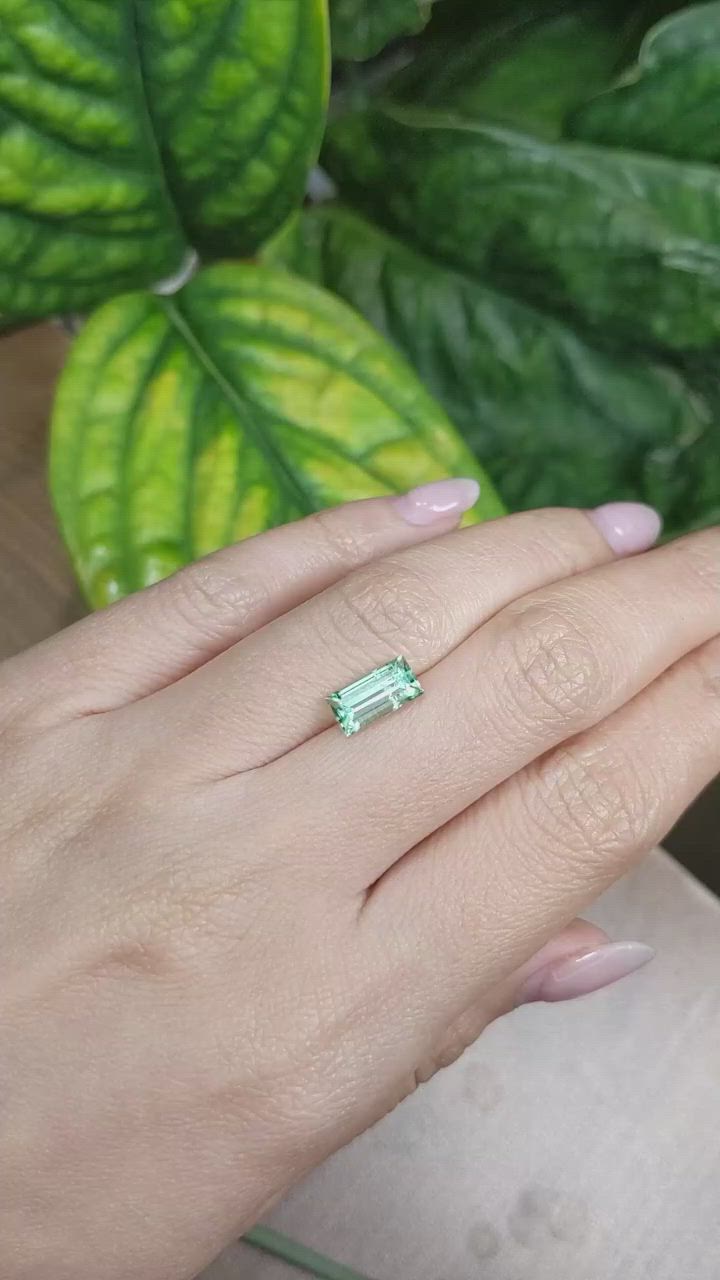 1.67 Ct. Emerald from Russia Size Video