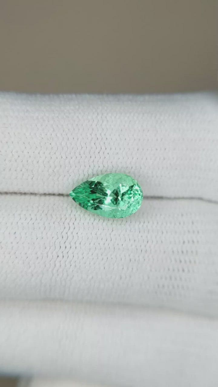 1.71 Ct. Emerald from Russia Size Video