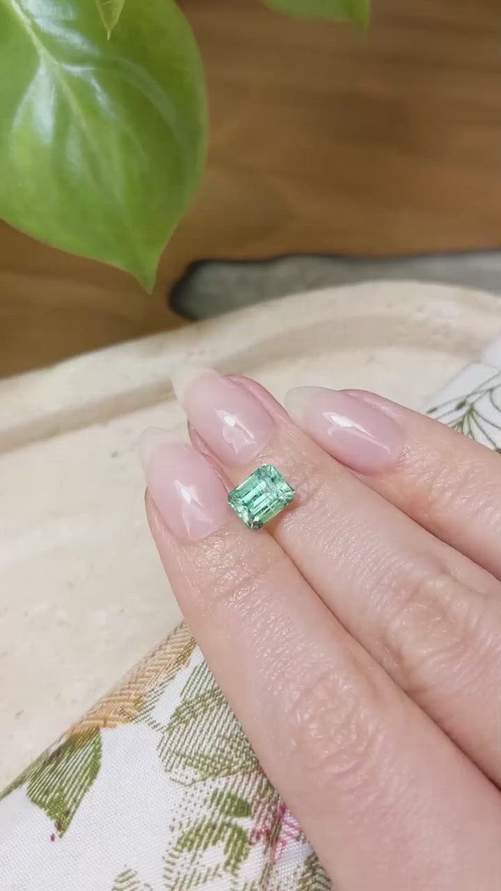 1.70 Ct. Emerald from Russia Size Video