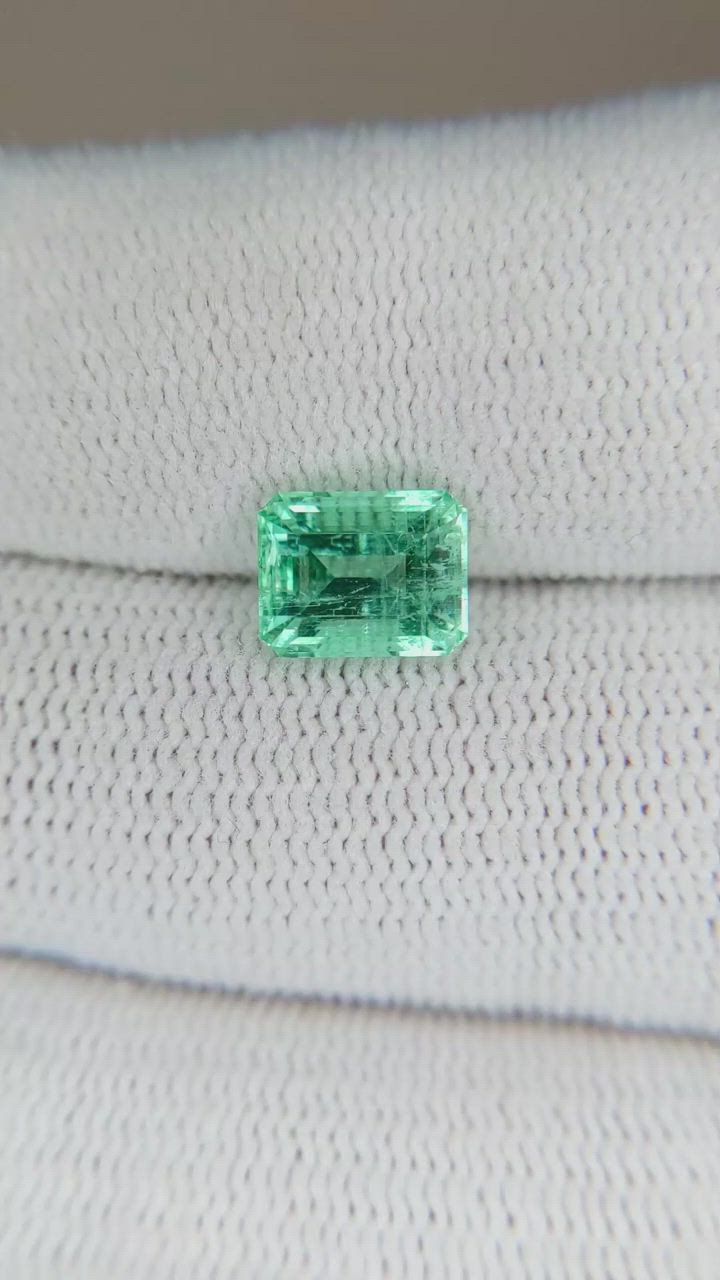 1.70 Ct. Emerald from Russia Size Video