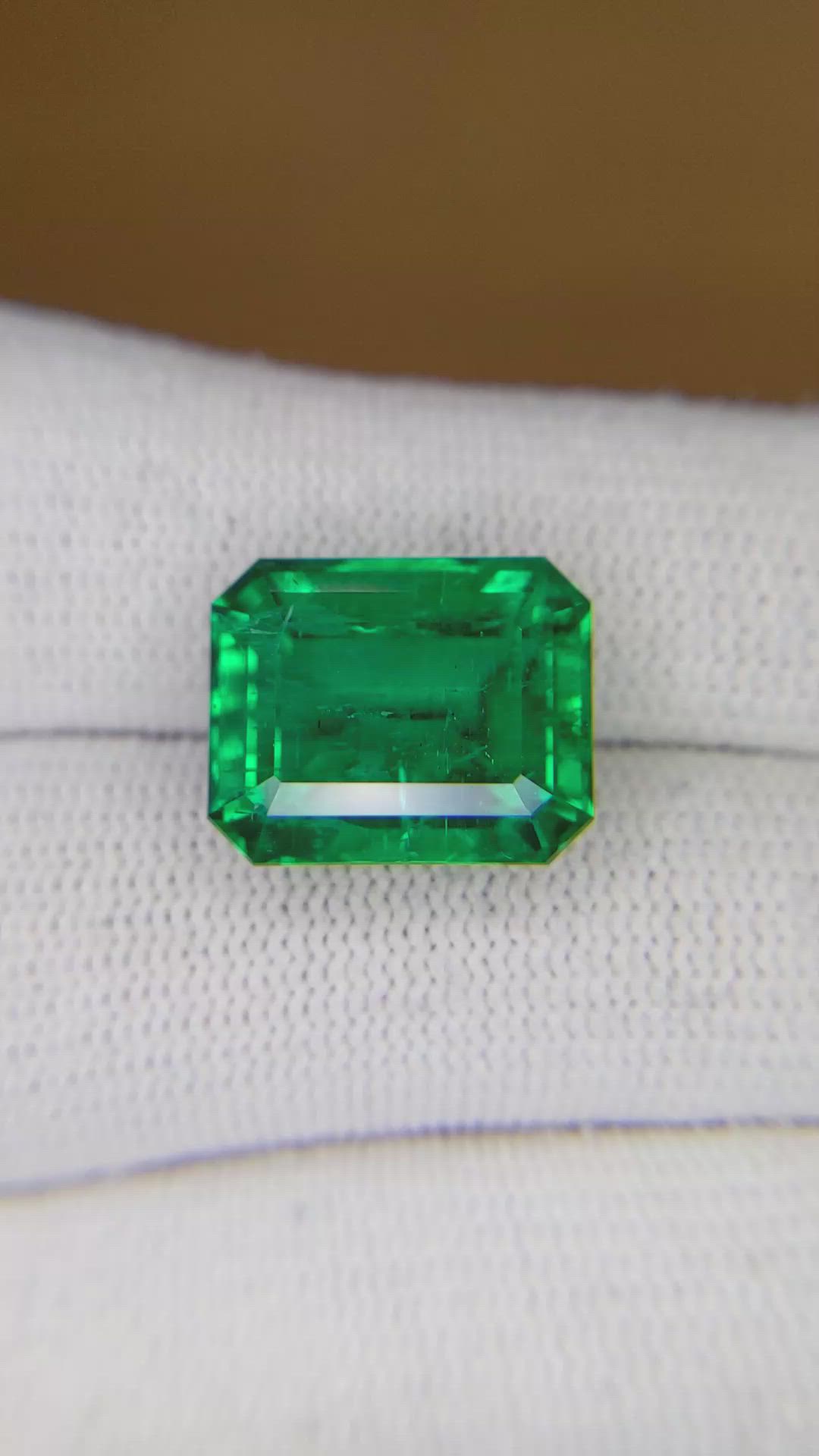 10.03 Ct. Emerald from Zambia Size Video