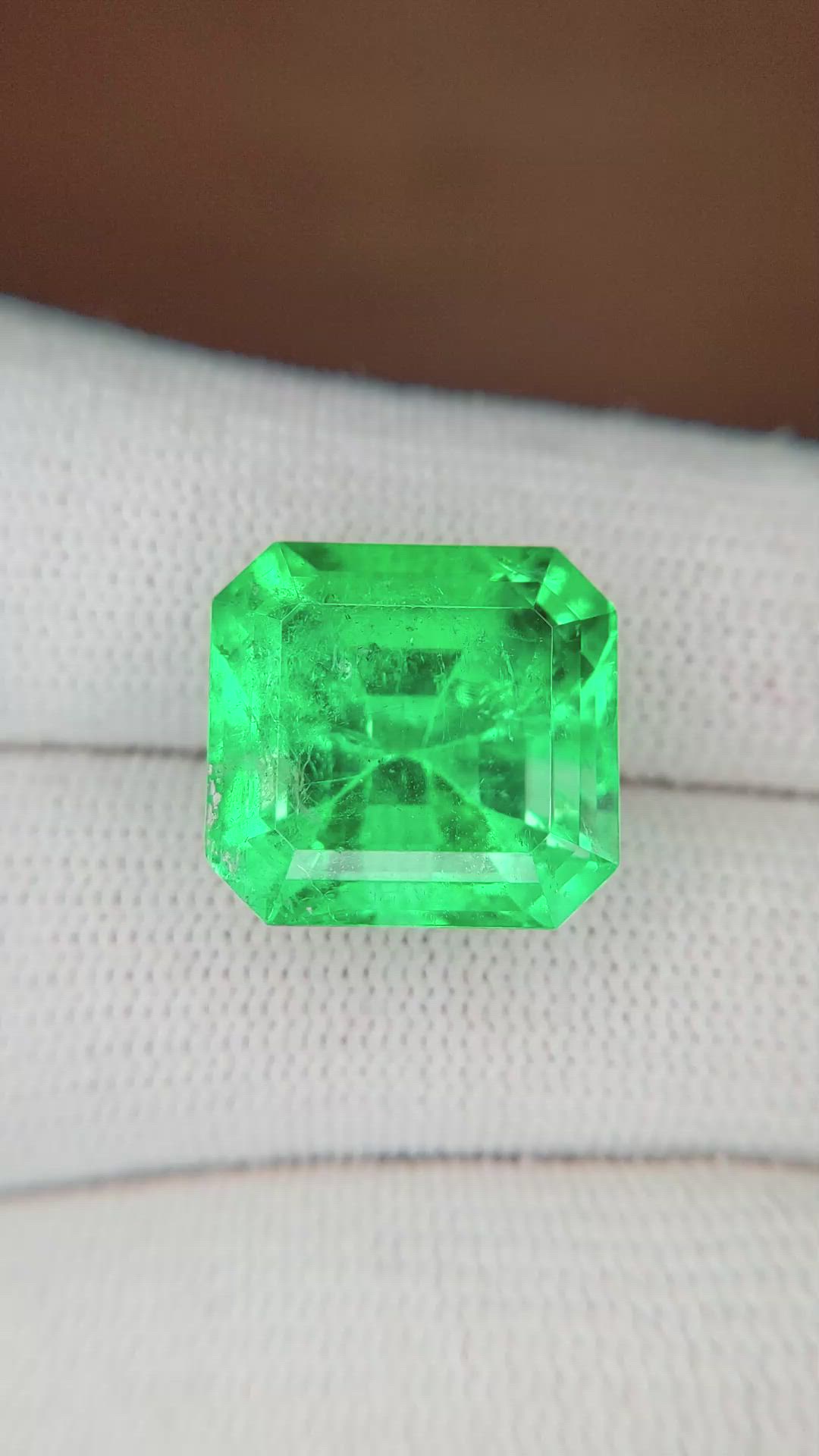 13.61 Ct. Emerald from Colombia Size Video