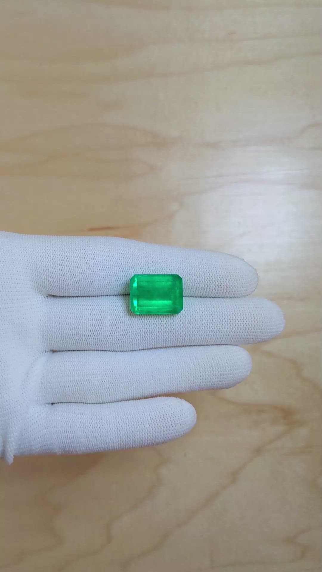 13.60 Ct. Emerald from Colombia Size Video