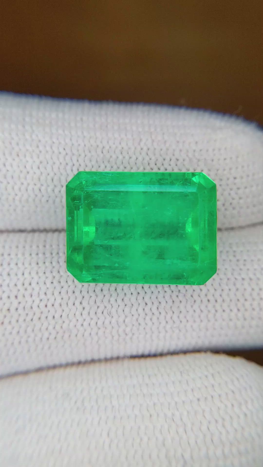 13.60 Ct. Emerald from Colombia Size Video
