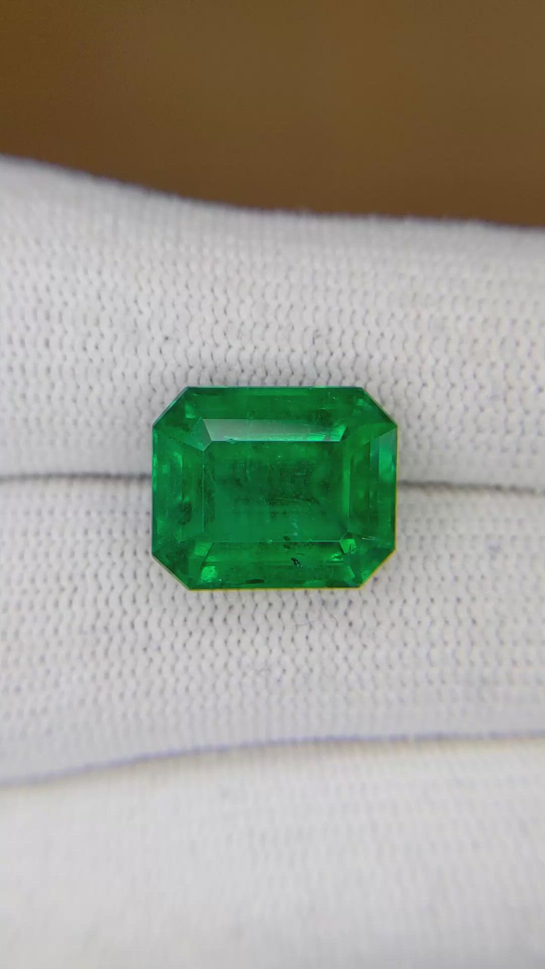 8.13 Ct. Emerald from Zambia Size Video