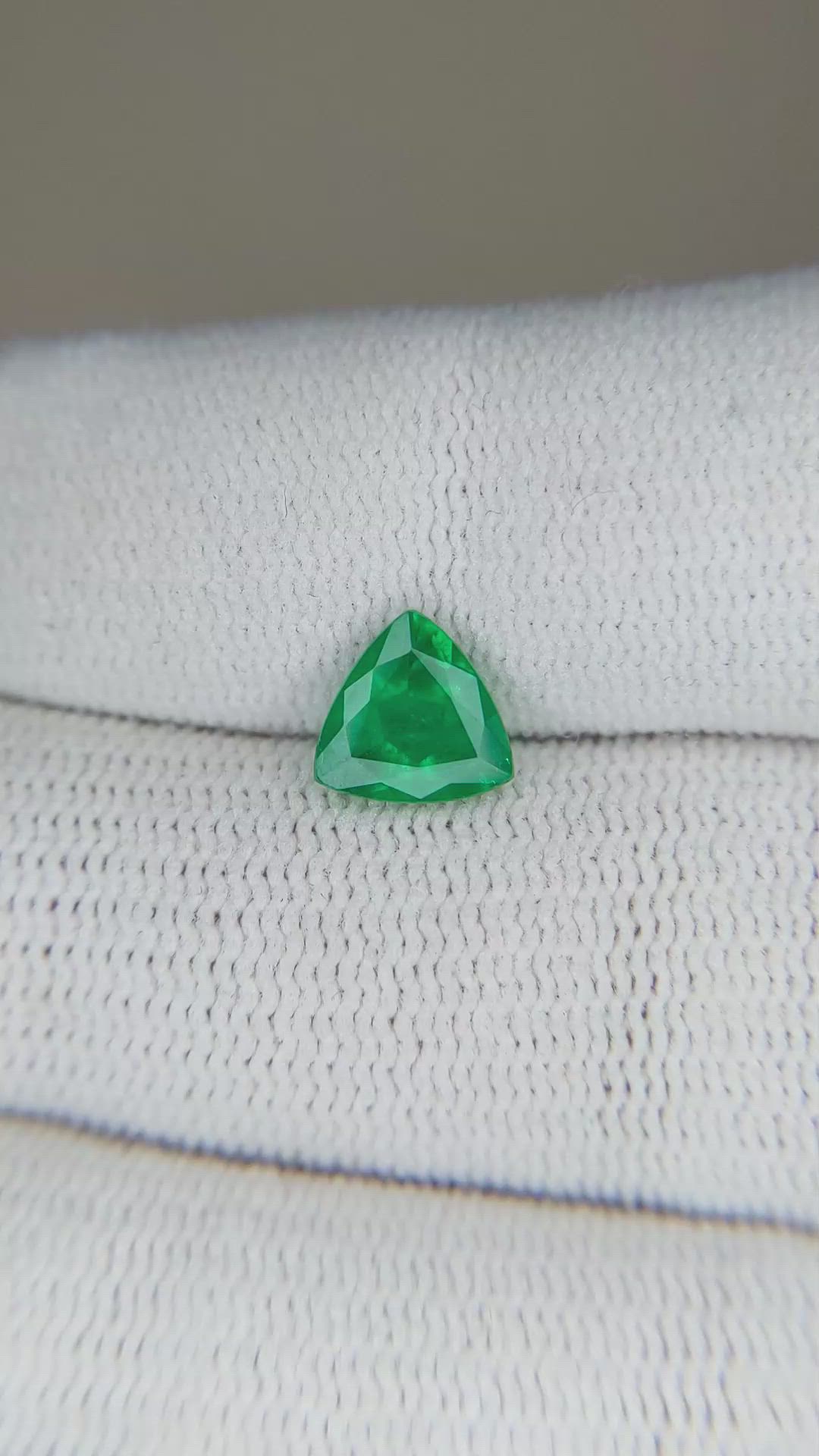 0.95 Ct. Emerald from Zambia Size Video