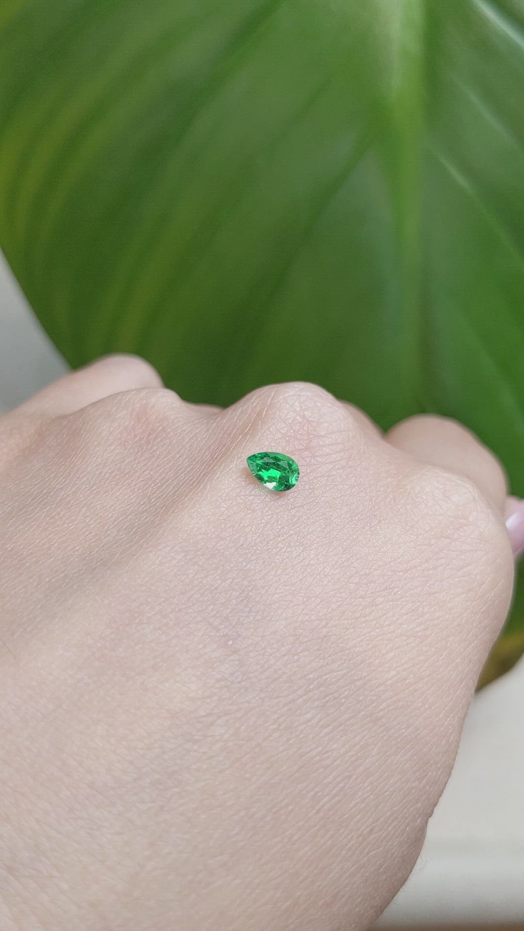 0.35 Ct. Emerald from Colombia Size Video
