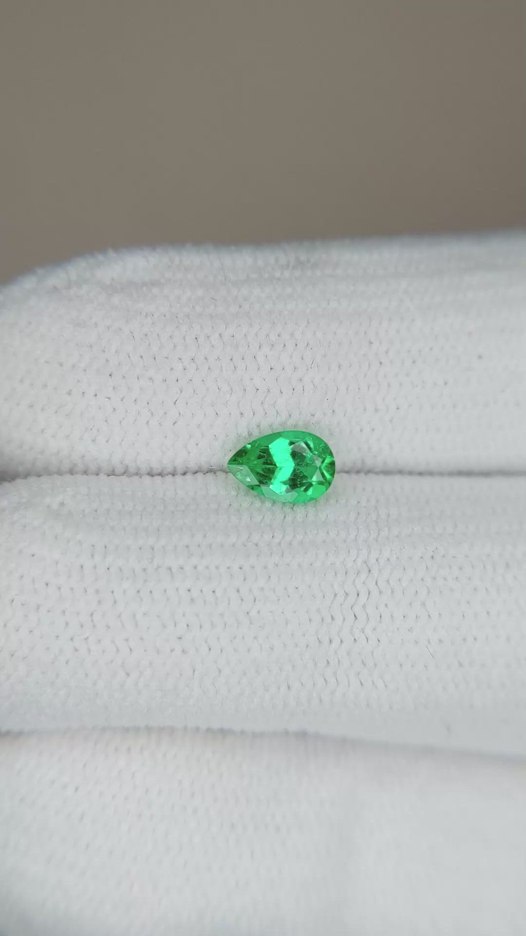 0.35 Ct. Emerald from Colombia Size Video
