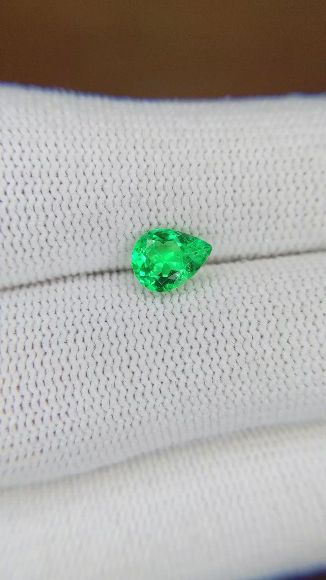 0.75 Ct. Emerald from Colombia Size Video