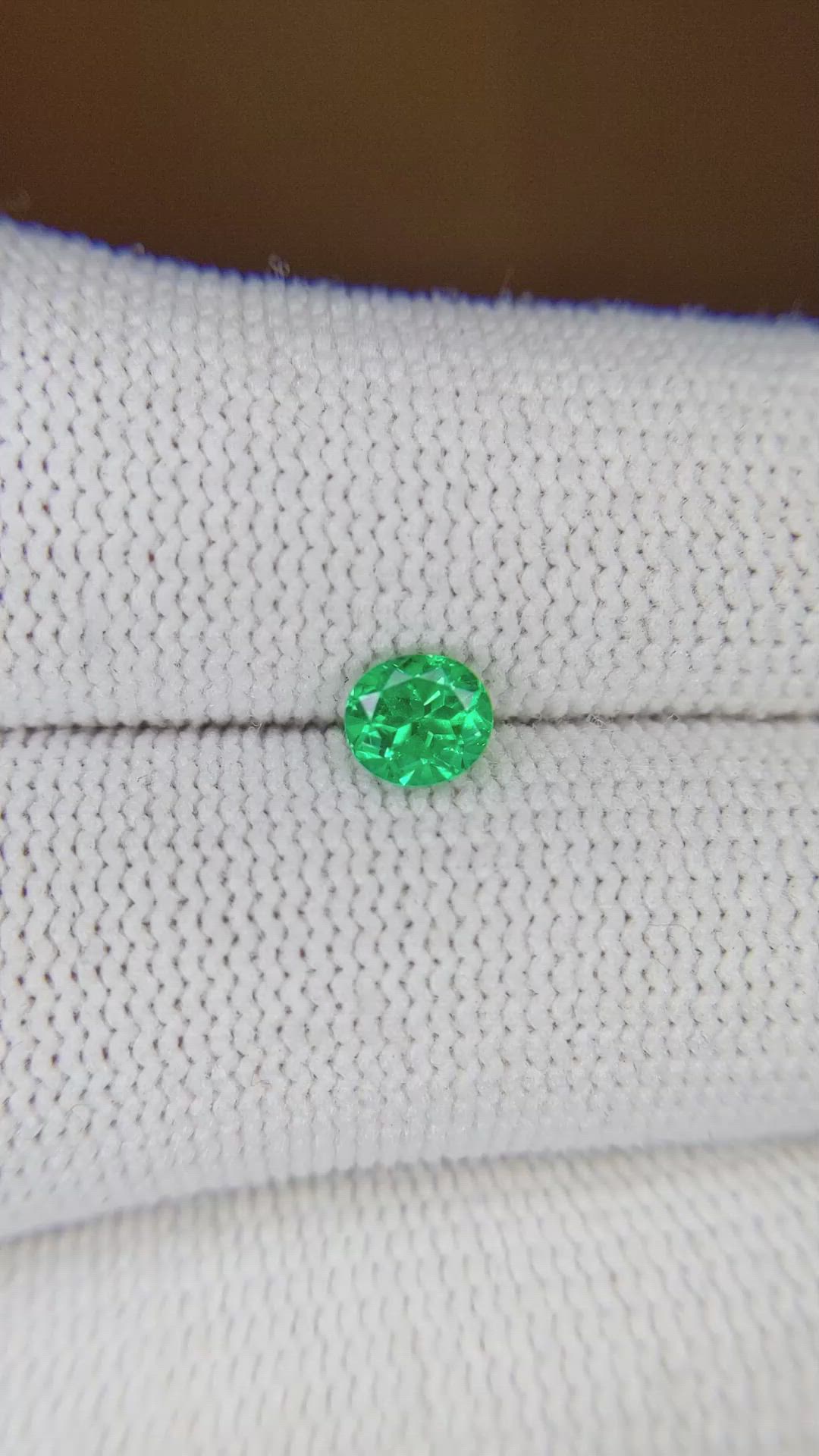 0.45 Ct. Emerald from Colombia Size Video