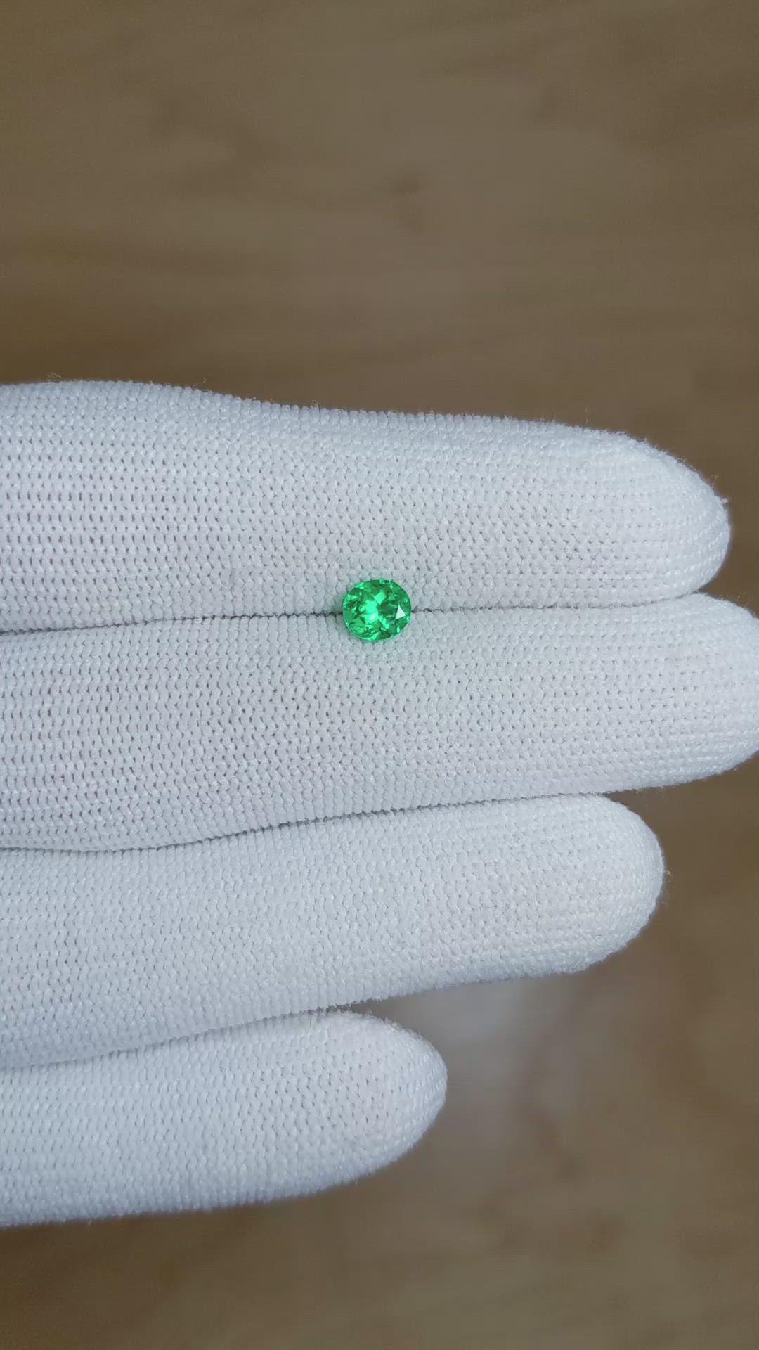 0.45 Ct. Emerald from Colombia Size Video