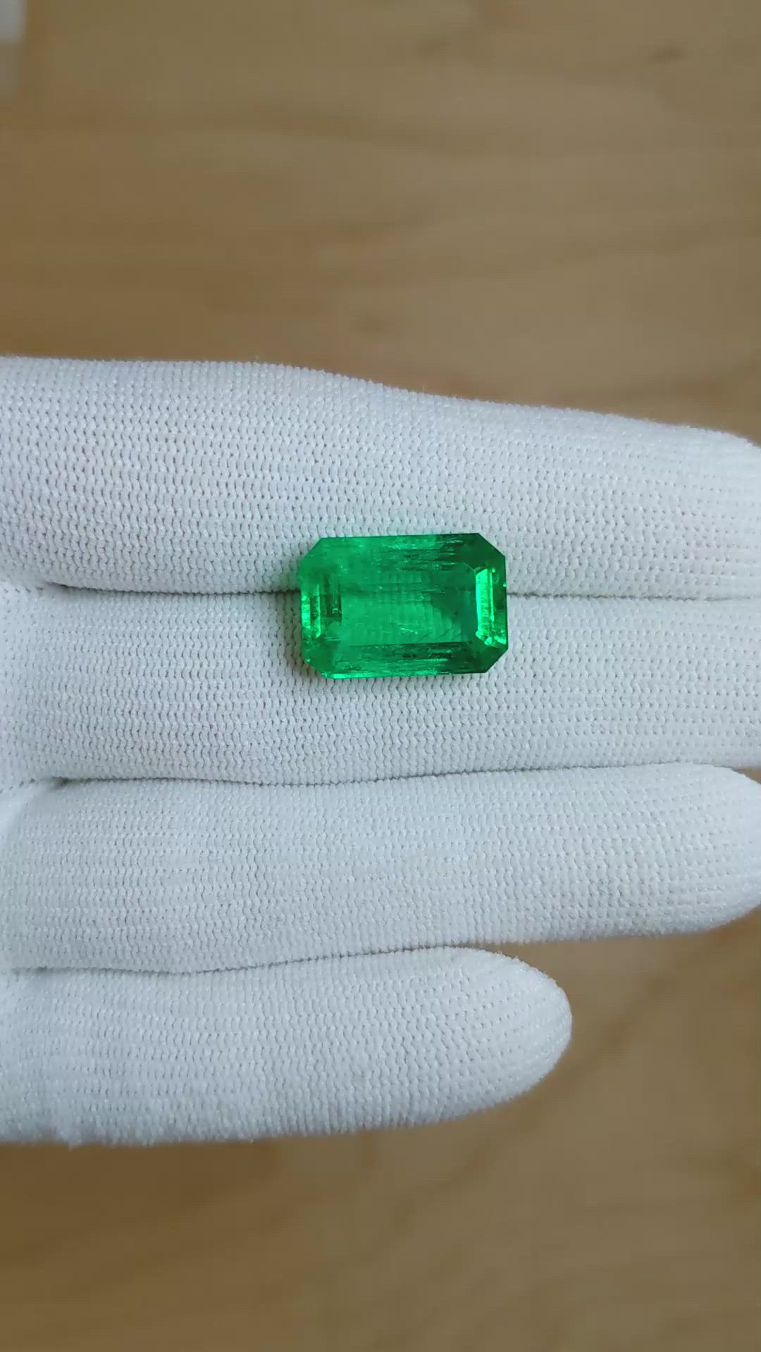10.07 Ct. Emerald from Colombia Size Video