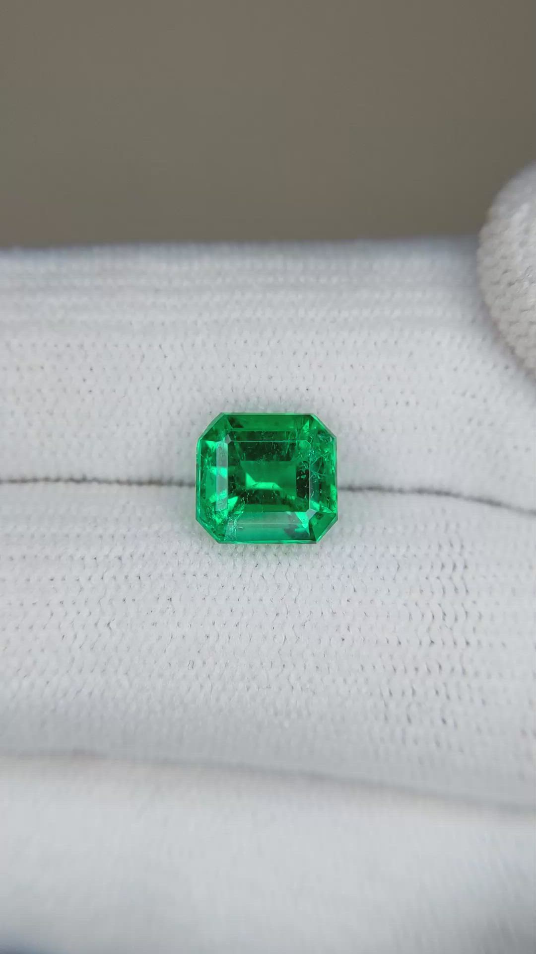 1.90 Ct. Emerald from Colombia Size Video