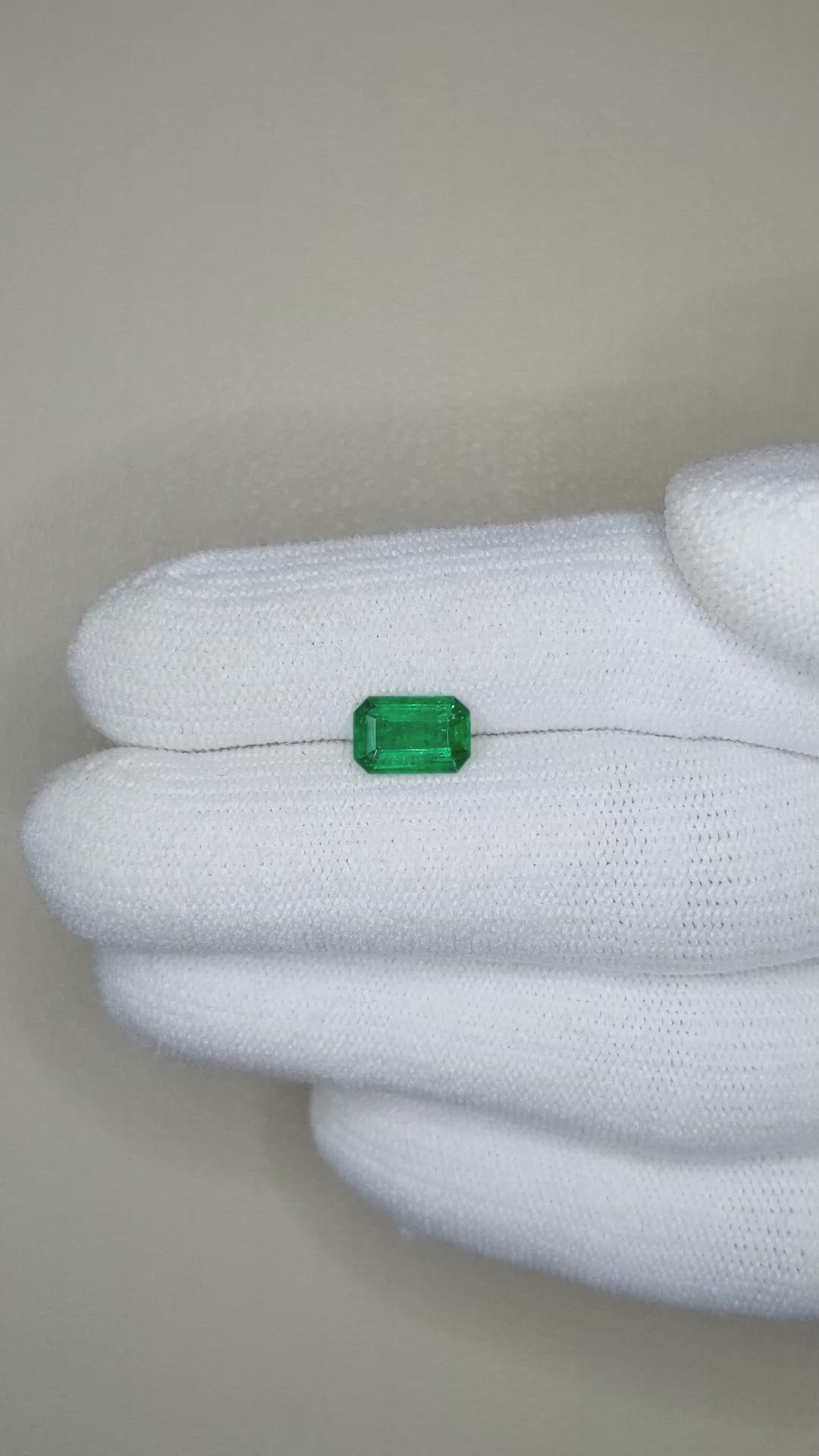 0.90 Ct. Emerald from Brazil Size Video