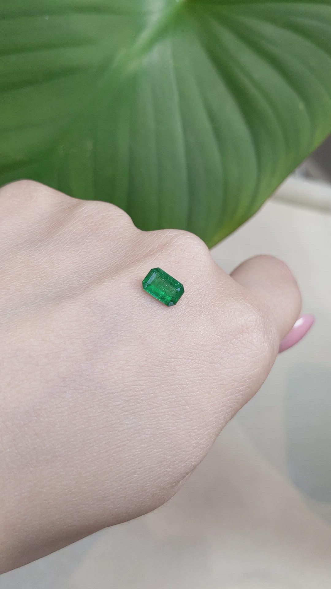 0.90 Ct. Emerald from Brazil Size Video