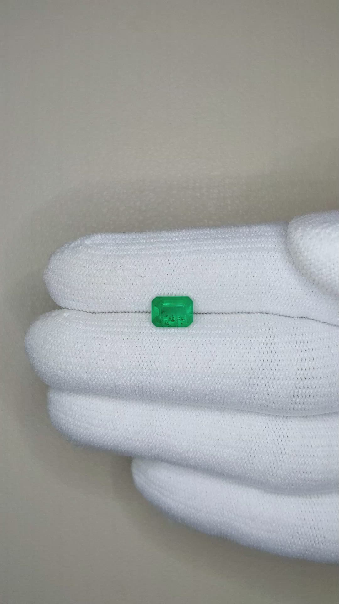 0.95 Ct. Emerald from Brazil Size Video