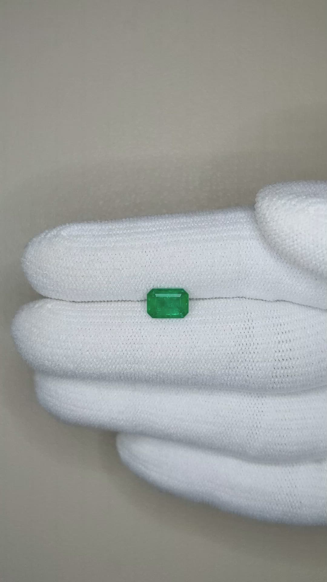 0.87 Ct. Emerald from Brazil Size Video