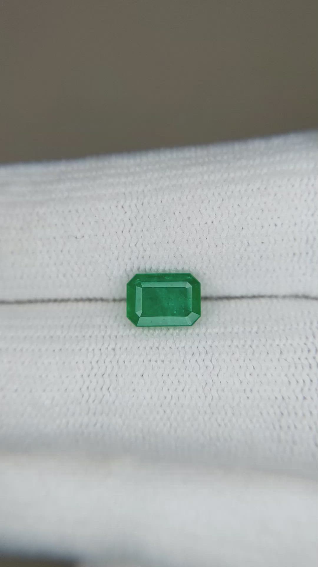 0.87 Ct. Emerald from Brazil Size Video