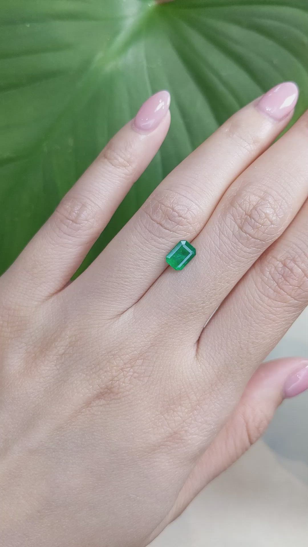 0.87 Ct. Emerald from Brazil Size Video
