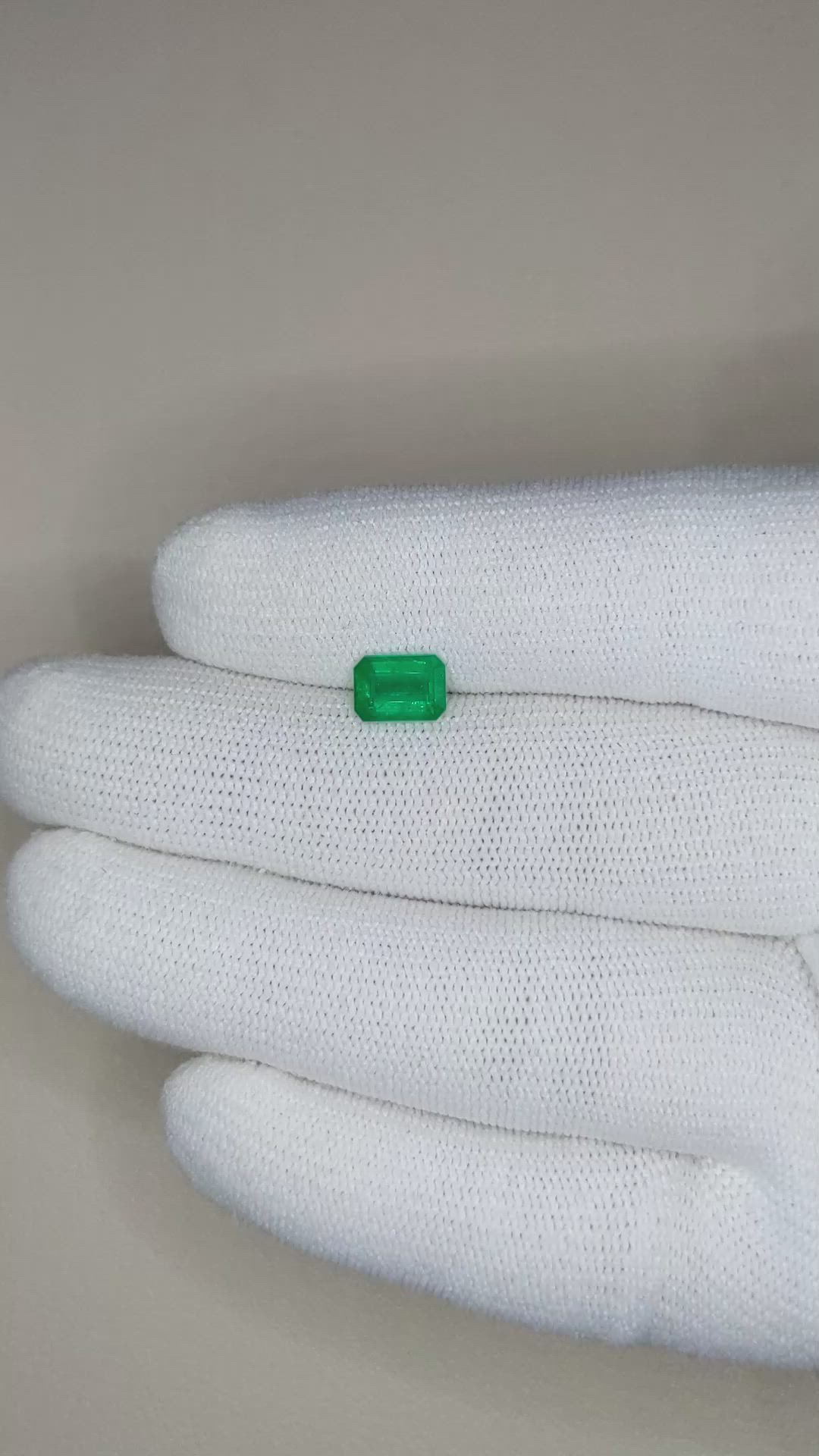 0.96 Ct. Emerald from Brazil Size Video