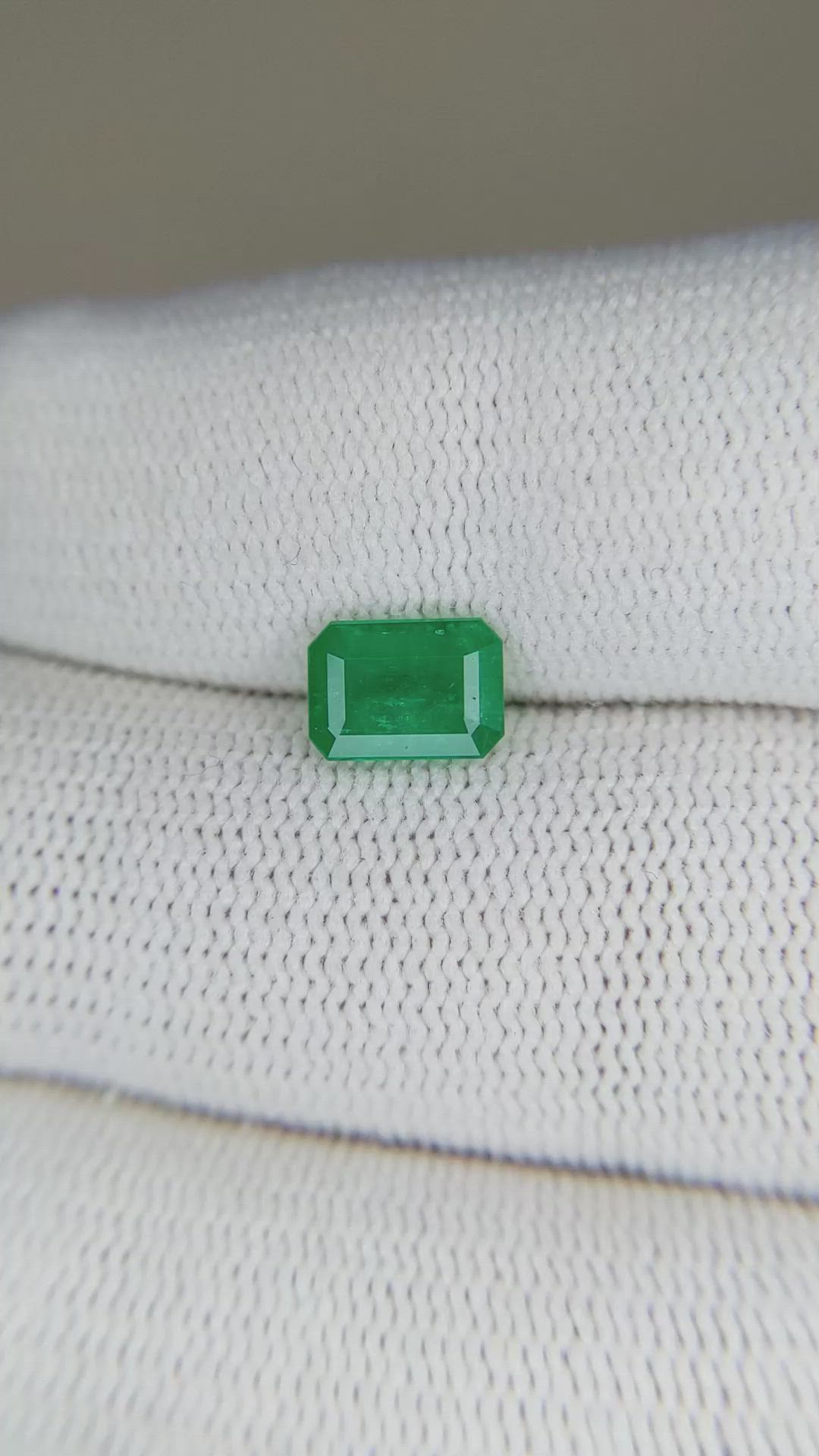 0.96 Ct. Emerald from Brazil Size Video