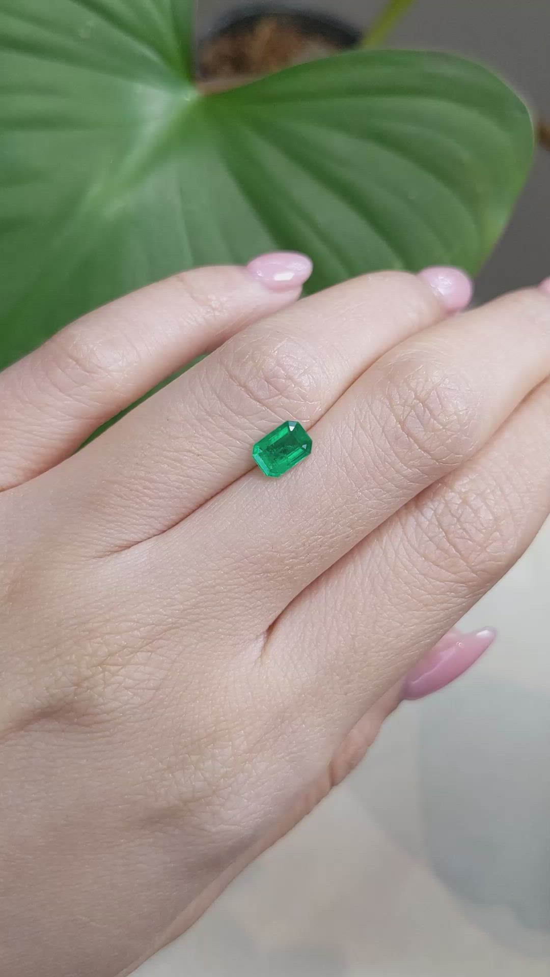 0.70 Ct. Emerald from Brazil Size Video