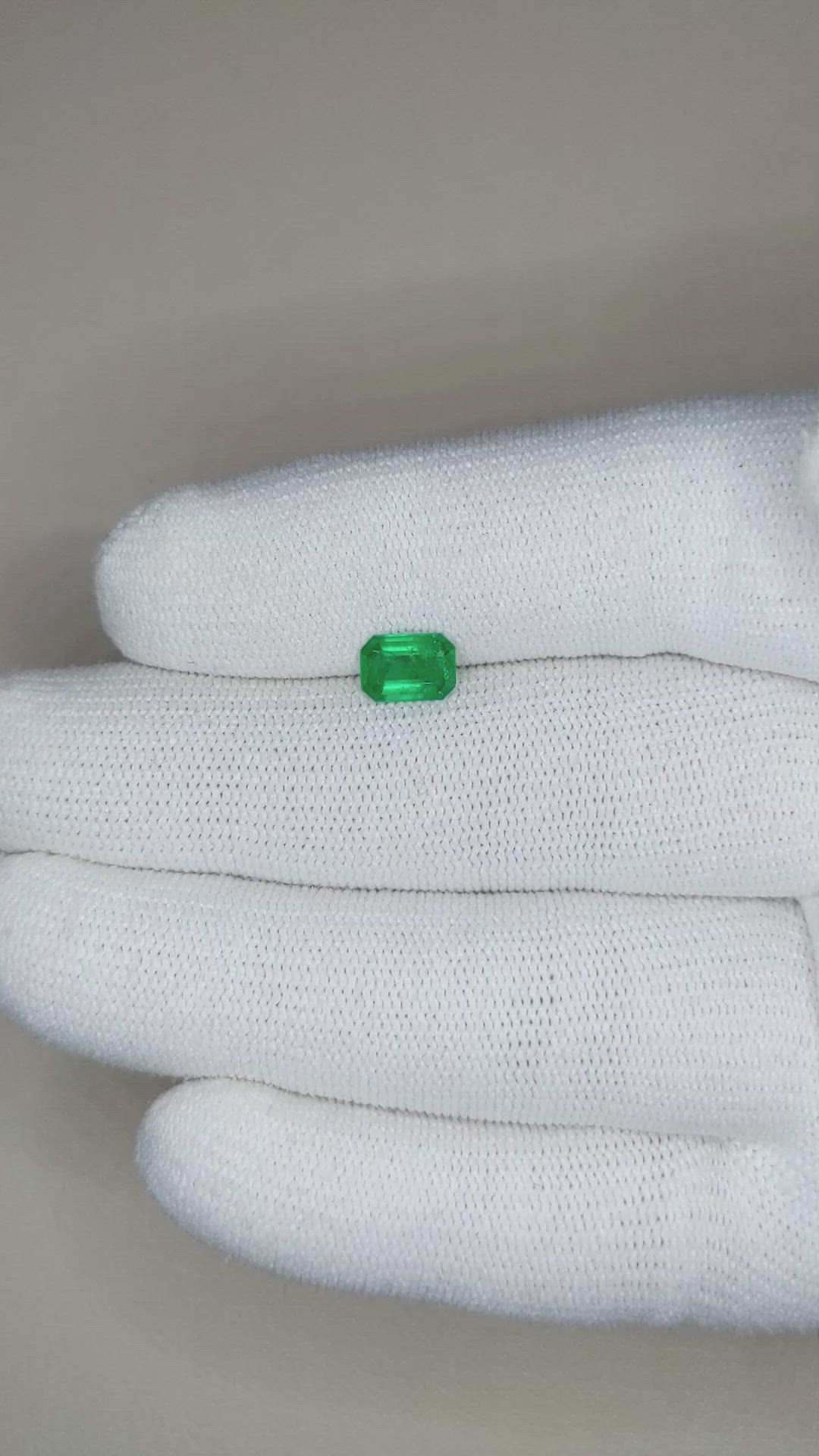 0.70 Ct. Emerald from Brazil Size Video
