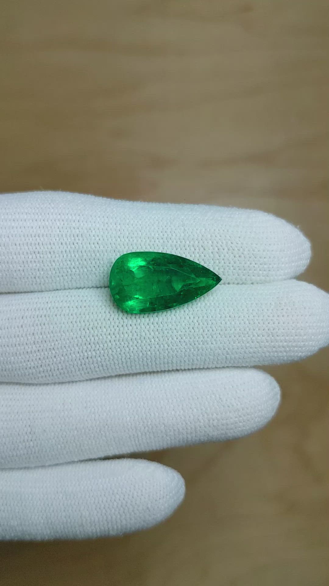 8.22 Ct. Emerald from Colombia Size Video