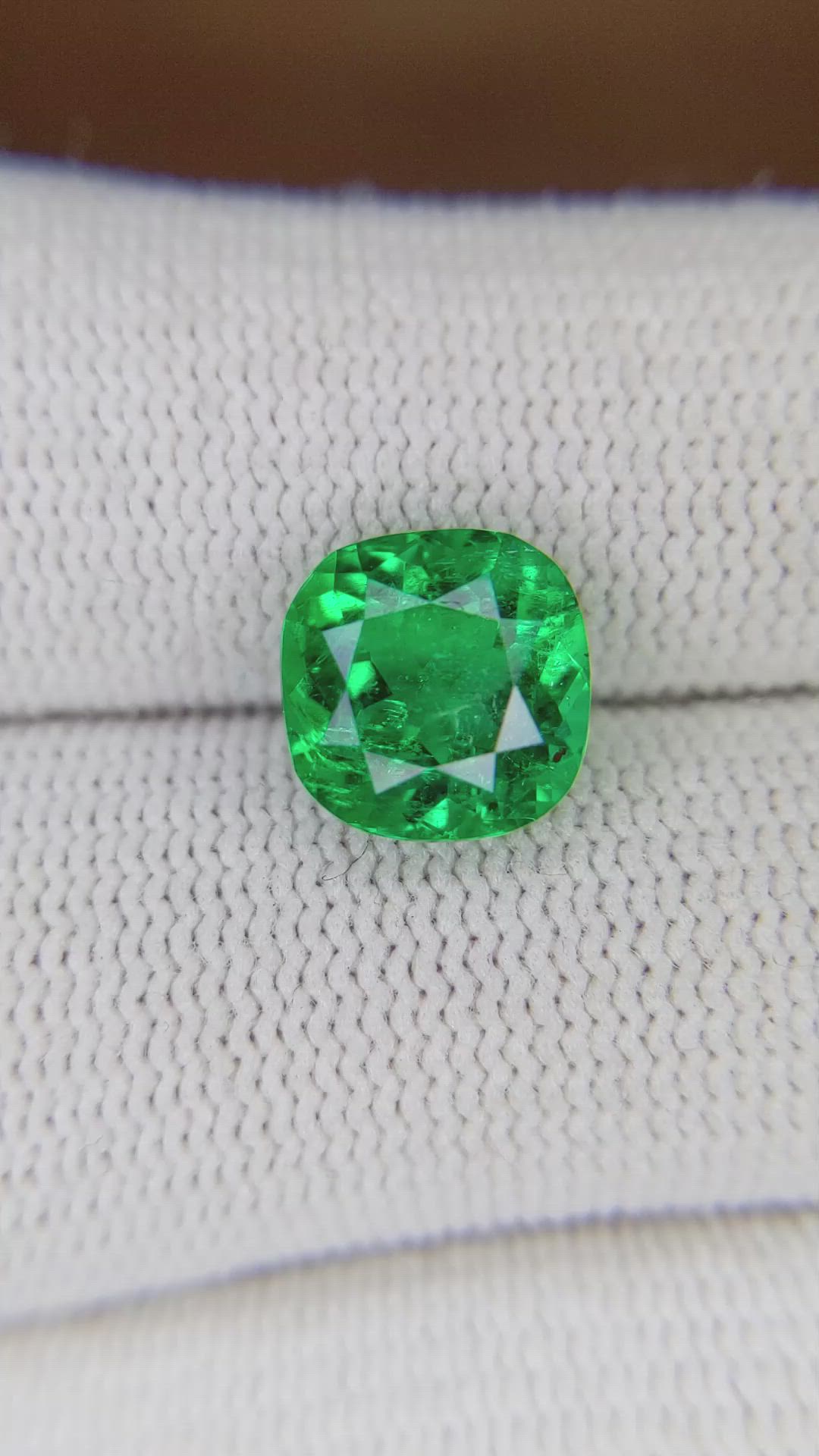 2.90 Ct. Emerald from Colombia Size Video