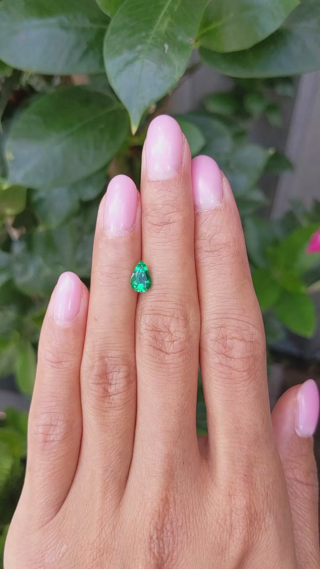 0.93 Ct. Emerald from Colombia Size Video