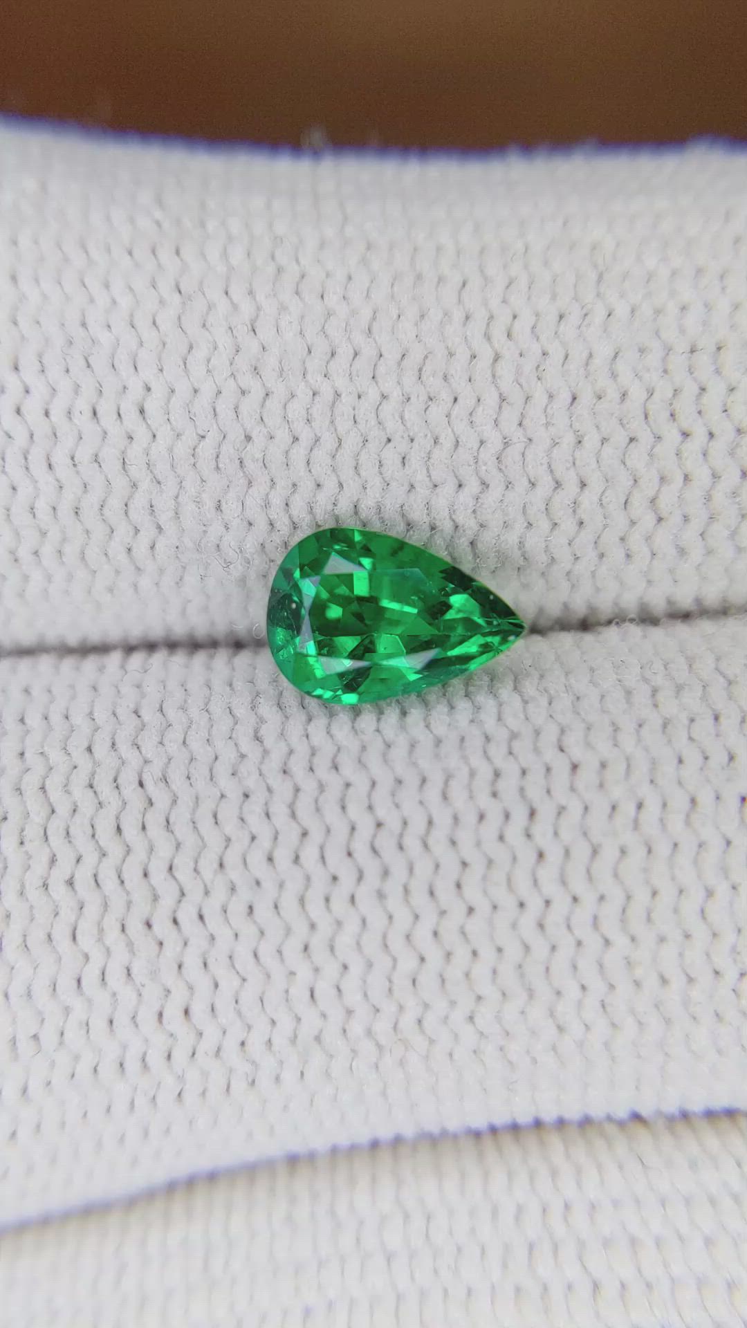 0.93 Ct. Emerald from Colombia Size Video