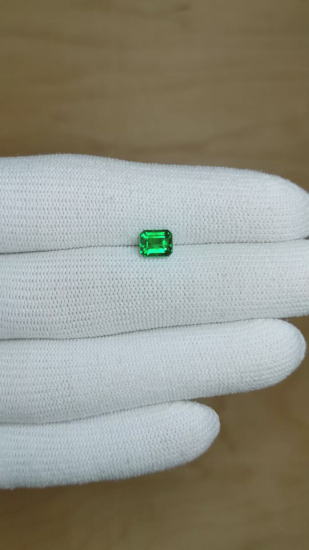 0.94 Ct. Emerald from Colombia Size Video
