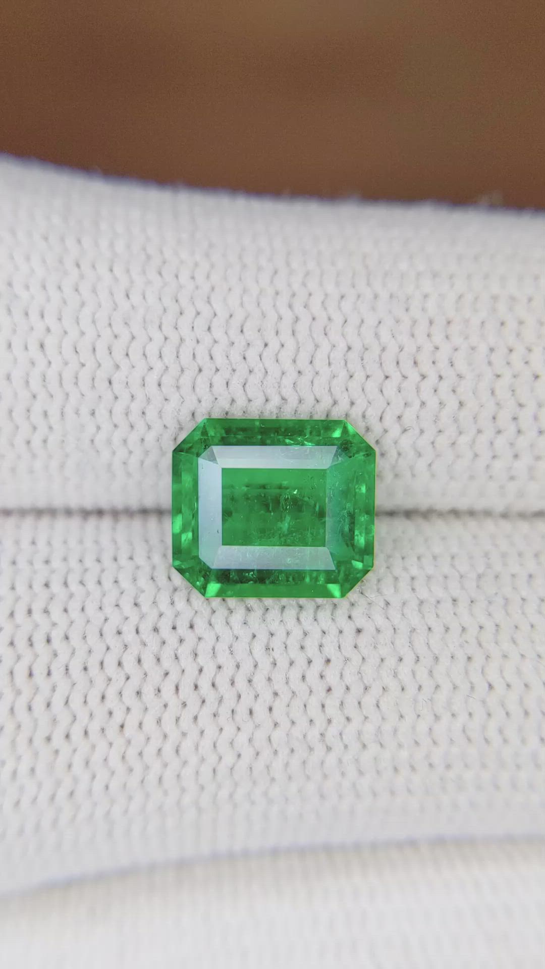 2.23 Ct. Emerald from Colombia Size Video