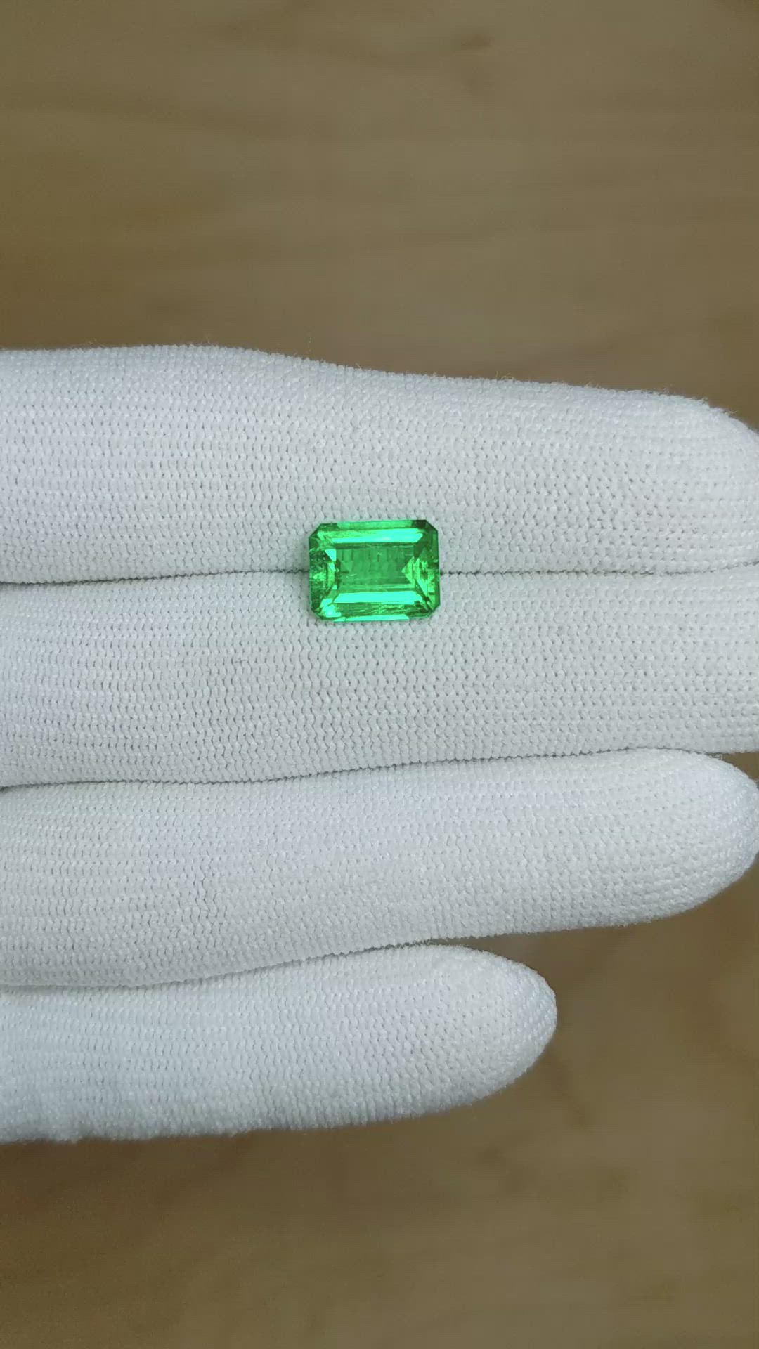 2.59 Ct. Emerald from Colombia Size Video
