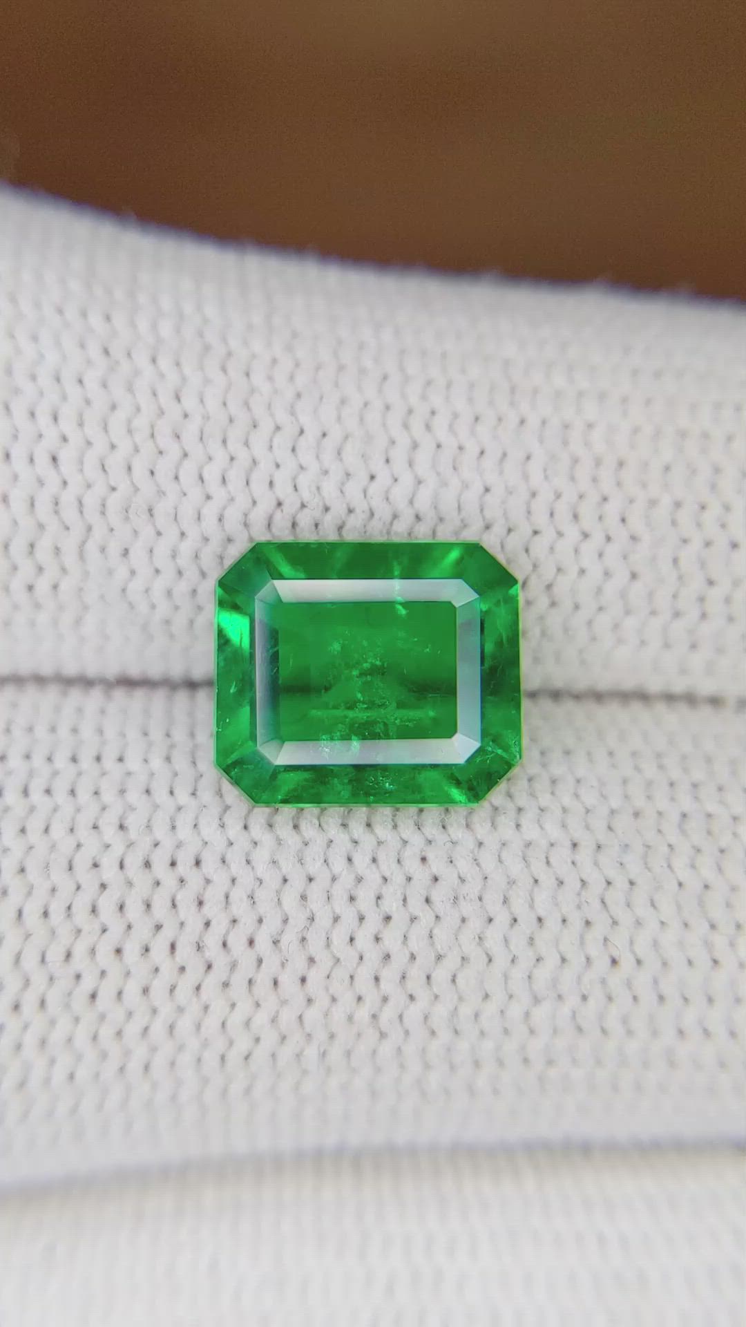 3.04 Ct. Emerald from Colombia Size Video