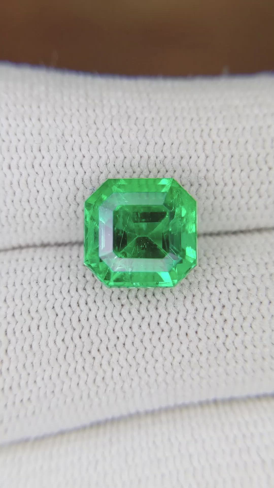 4.47 Ct. Emerald from Colombia Size Video