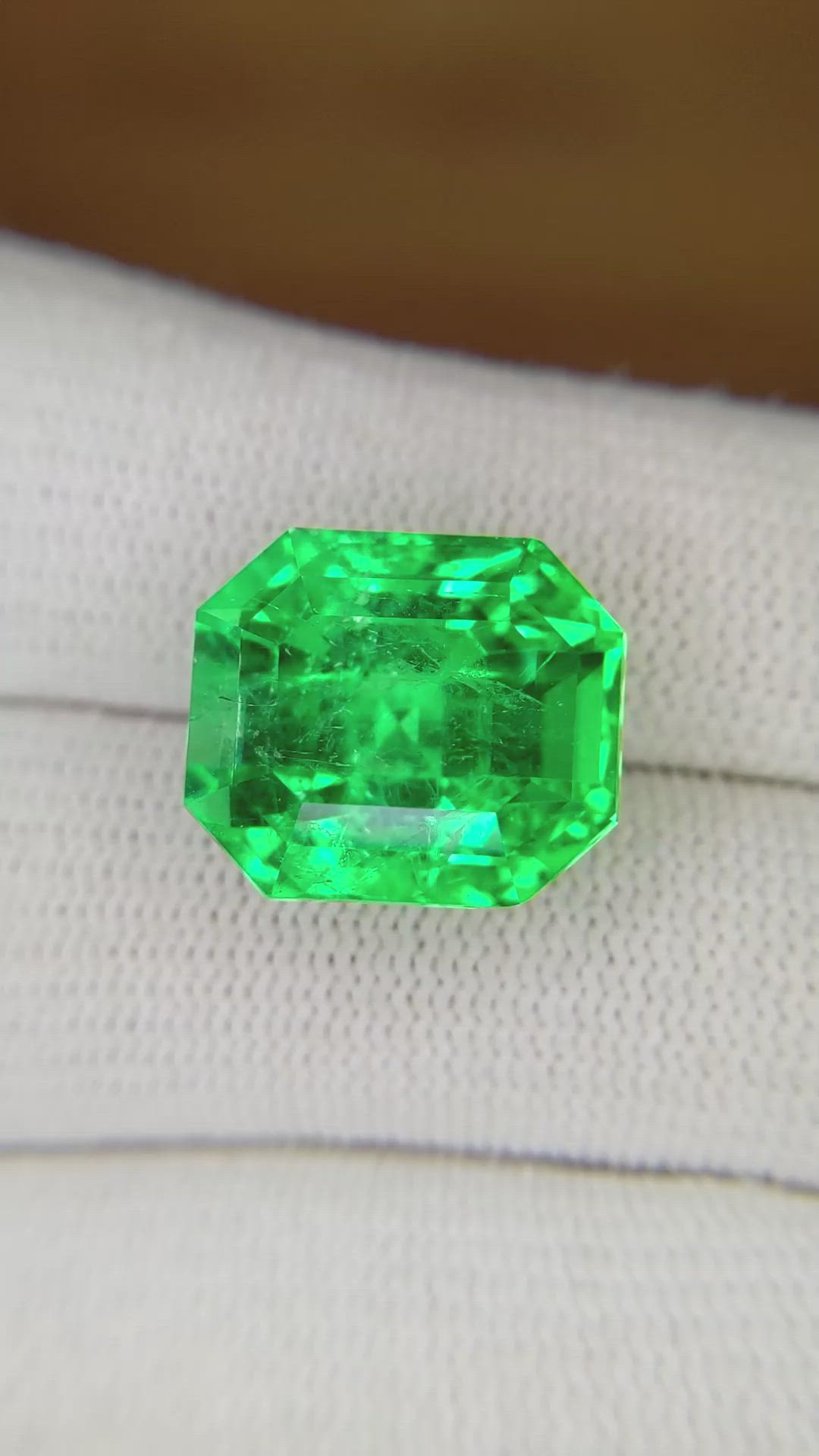 13.42 Ct. Emerald from Colombia Size Video