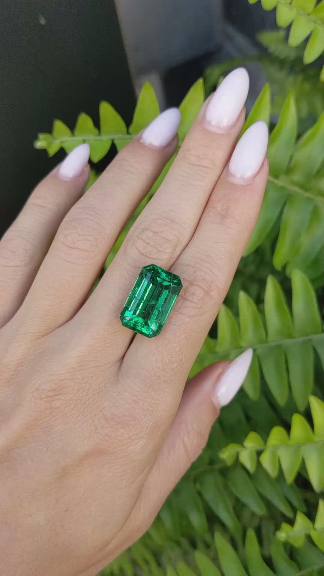 14.07 Ct. Emerald from Zambia Size Video