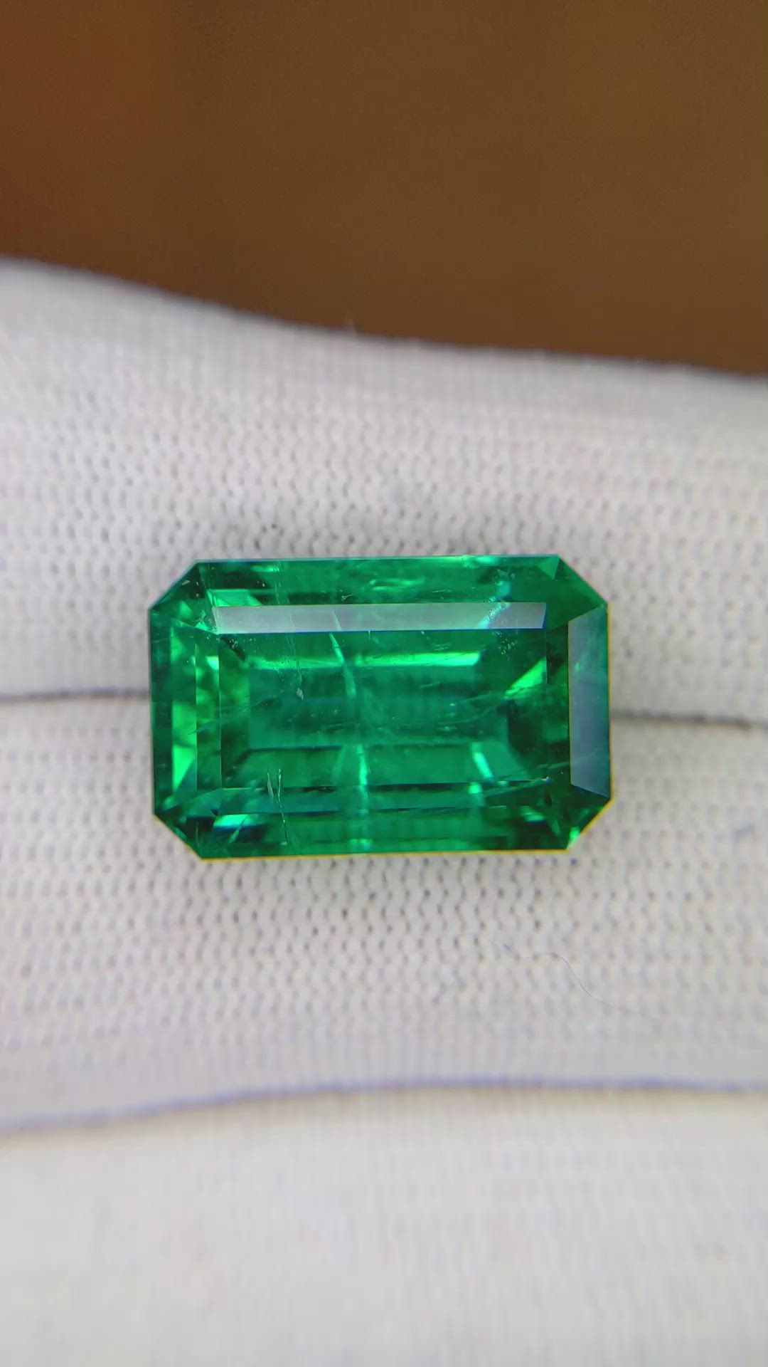14.07 Ct. Emerald from Zambia Size Video