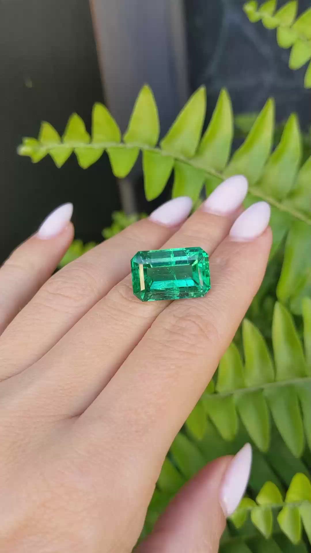 14.07 Ct. Emerald from Zambia Size Video