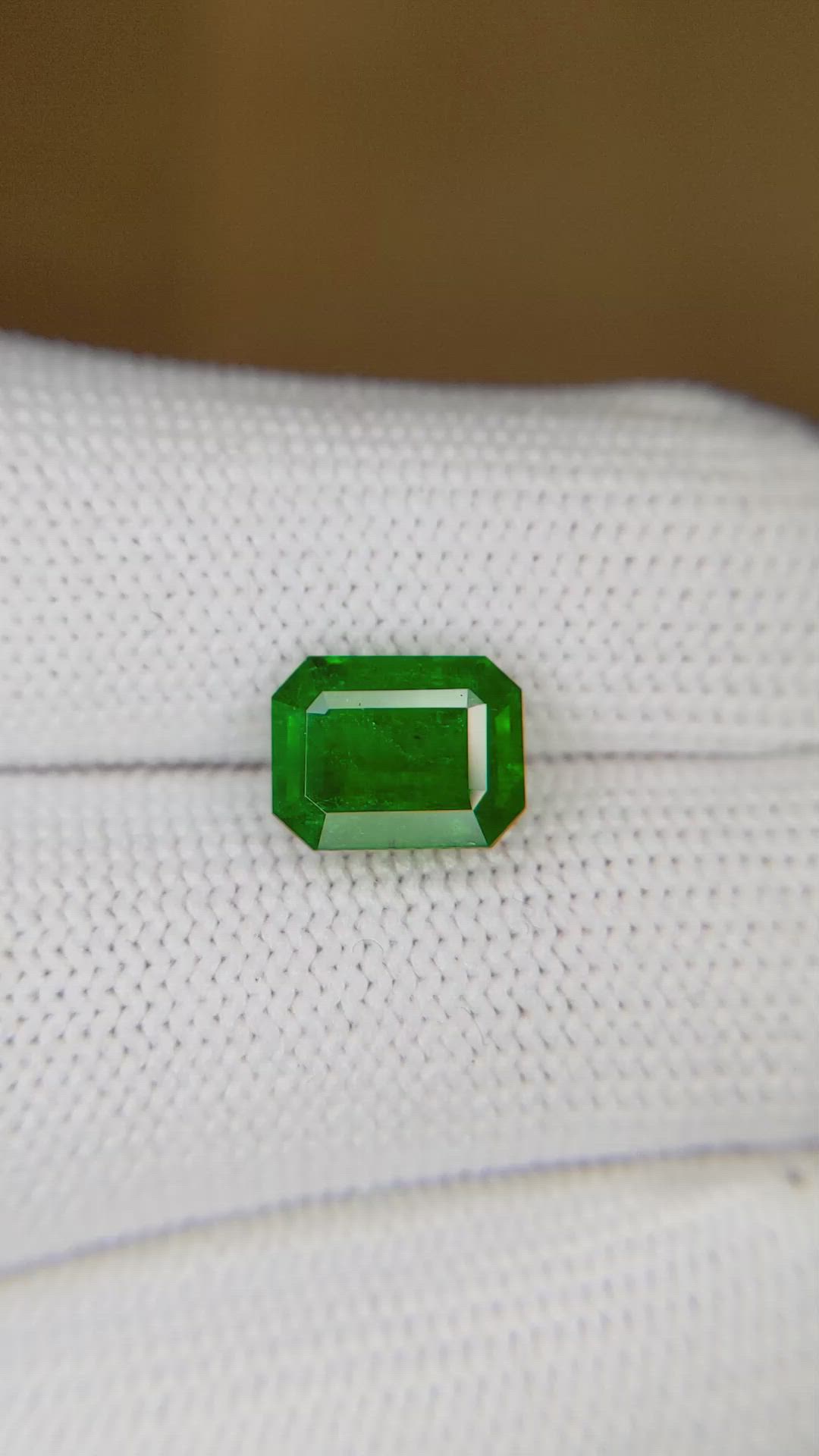 2.61 Ct. Emerald from Zambia Size Video