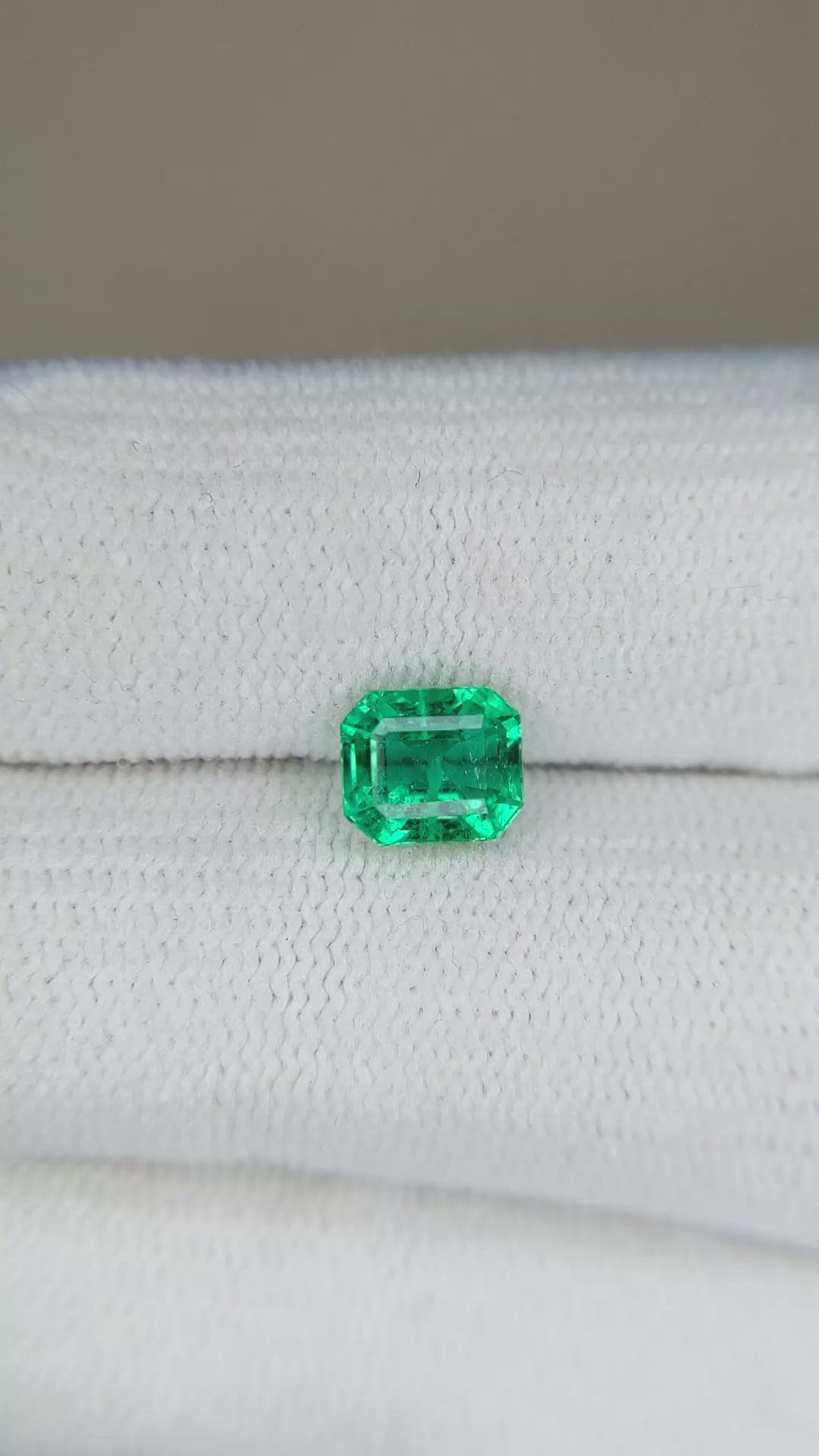 1.00 Ct. Emerald from Zambia Size Video