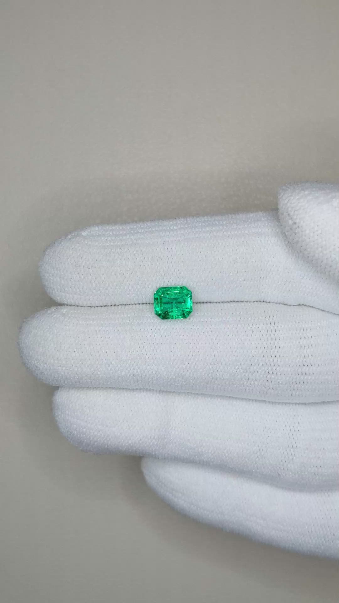 1.00 Ct. Emerald from Zambia Size Video